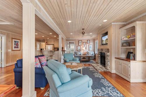 a living room with blue chairs and a fireplace at CasaUp Charming Duplex in Beautiful Pawleys Island in Pawleys Island
