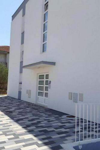 Apartments with parking spaces Zadar - 23051