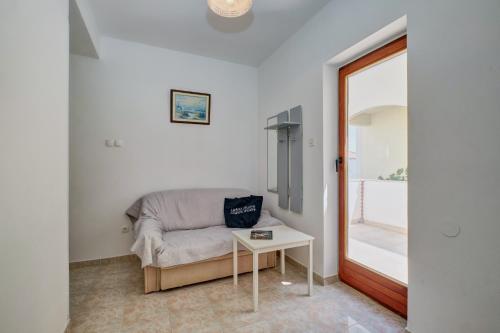Apartments with a parking space Losinj, Losinj - 23418