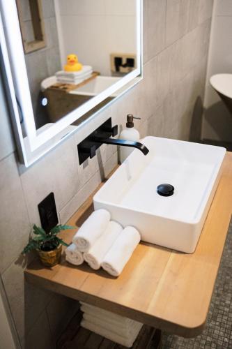 トロントにあるSpa Oasis in Toronto's Heart-Free Parking! and Pet Friendlyのギャラリーの写真