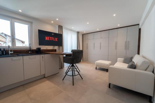 TV a/nebo společenská místnost v ubytování Stilvolle Wohnung im Kanton Zürich!