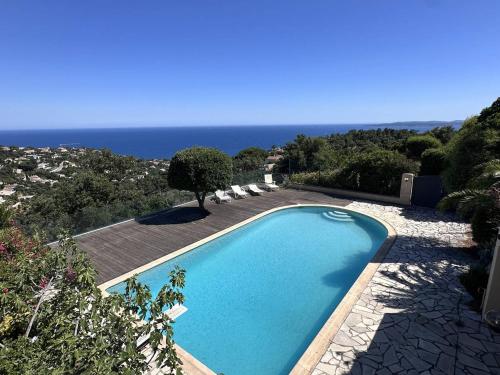 Villa climatisée 4 chambres avec piscine privée, wifi et animaux admis - FR-1-768-91