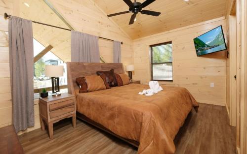 a bedroom with a bed and a ceiling fan at Smoky Mountain Oasis in Pigeon Forge