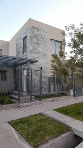 Budova, kde se prázdninový dům nachází