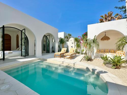 Kolam renang di atau dekat dengan Dolce villas in Bingin
