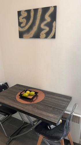 サン・ドニにあるAux pieds du stade de Franceの果物盛り合わせ