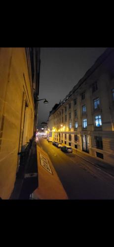 2 bed 16th Arrondissement Trocadero Apartment for6