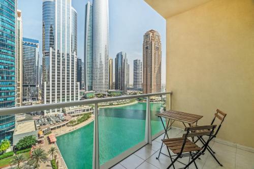 Modern JLT Studio Lake View 5min MetroMarina