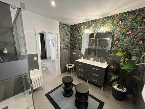 Et badeværelse på XIX C Apartamentos Morales & Arnal