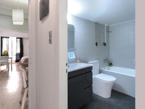 Cozy Flat in Pangrati, 100 Mbps, Steps from Metro