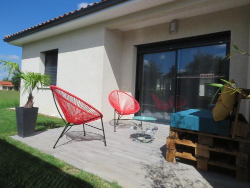 Gallery image of Les Jardins d'Oc - Wifi, Terrasse et Jardinet - Appart T2 neuf in Soual