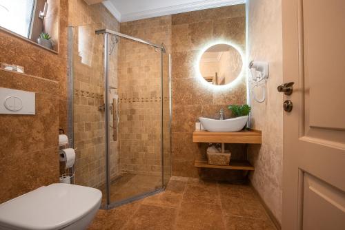 Ένα μπάνιο στο Thaya Rooms