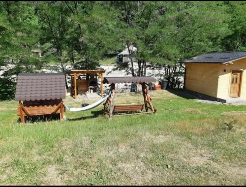 a gazebo and a boat in a yard at Căsuțele de vară in Vişeu de Sus