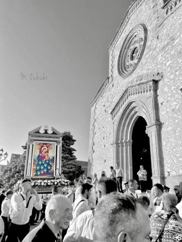 a crowd of people standing in front of a church at Cofanomare in Custonaci