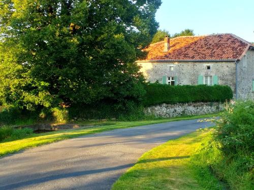 Les Volets Verts, ROUSSINES, CHARENTE, 16310 FRANCE