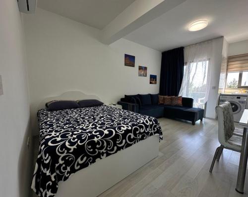 Postel nebo postele na pokoji v ubytování Seaview and Mountainview Studio