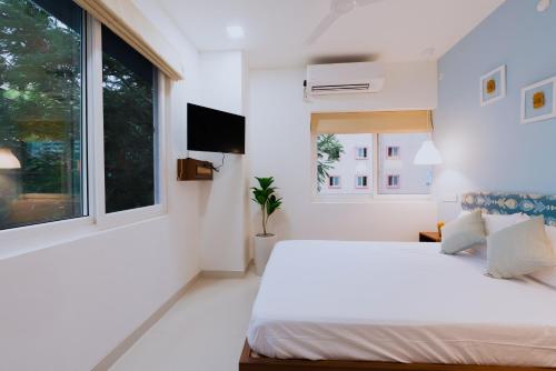 Una cama o camas en una habitación de Nivara stays