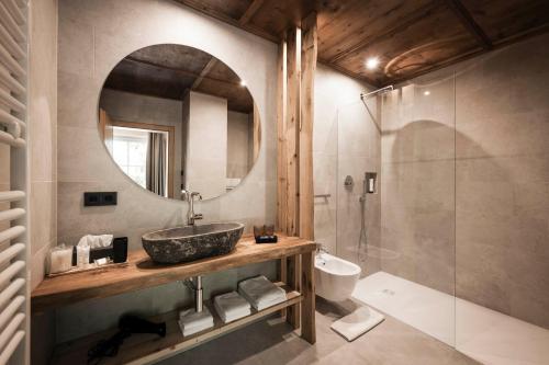 Ένα μπάνιο στο Presulis Hideaway Apartments & Restaurant