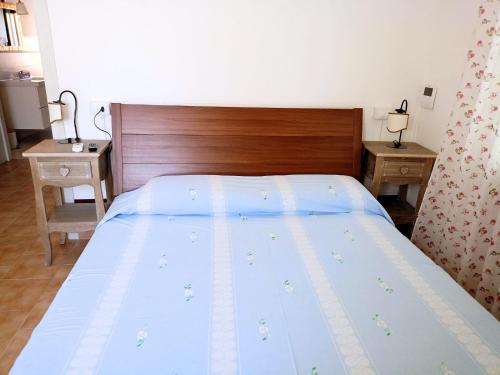 a bedroom with a bed with a wooden head board at SE115 - Marotta, delizioso bilocale con posto auto in Marotta