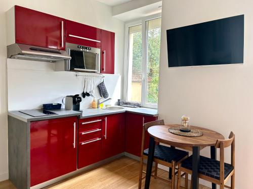 Kuchyň nebo kuchyňský kout v ubytování Le Roi Soleil - Proche Avenue de Paris - Cozy