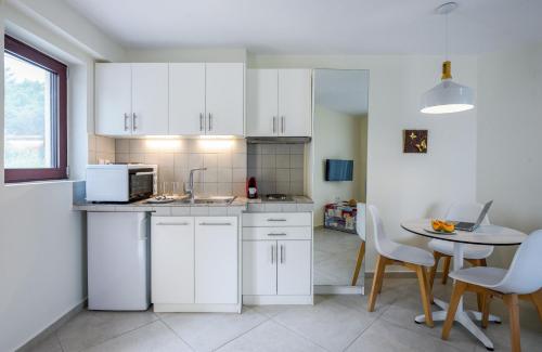 Gallery image of Elpiniki Luxury Apartments in Nea Potidaea