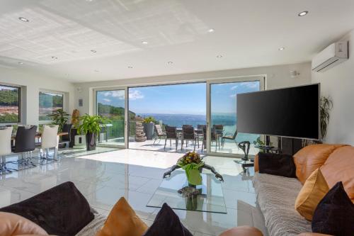 White Pearl Diamond Opatija, Luxury Villa, Meerblick, beheizter Pool