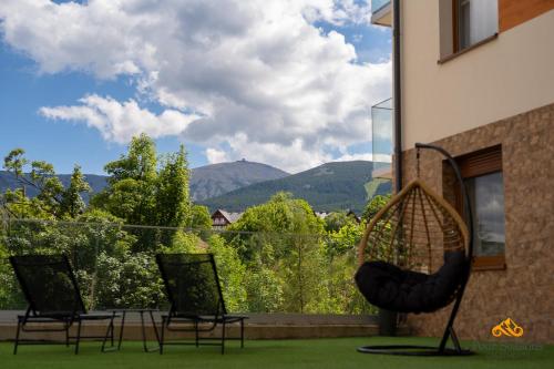 Apartamenty z tarasem blisko stoku by Four Seasons