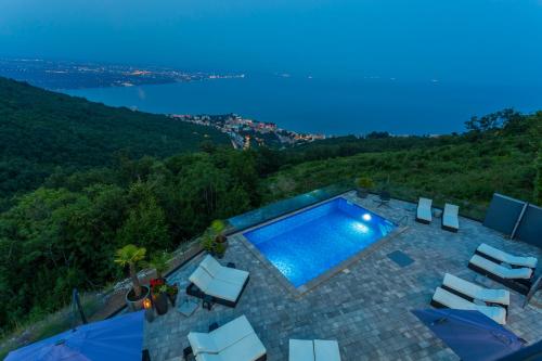 White Pearl Diamond Opatija, Luxury Villa, Meerblick, beheizter Pool