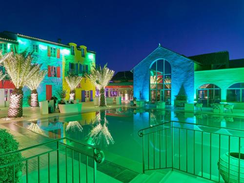 a courtyard of a building with christmas lights at Le Stelsia Resort in Saint-Sylvestre-sur-Lot