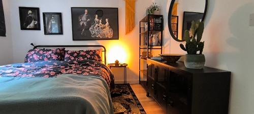 Postel nebo postele na pokoji v ubytování Kilmainham Homestay, Large Double Room