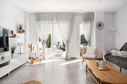 CASA LA PLAYA-CONIL Vacaciones de Lujo en Conil con Todas las Comodidades NETFLIX-HBO-DISNEY-CANALES DE FUTBOL-WIFI ALTA VELOCIDAD-SMART TV 65"-ALEXA
