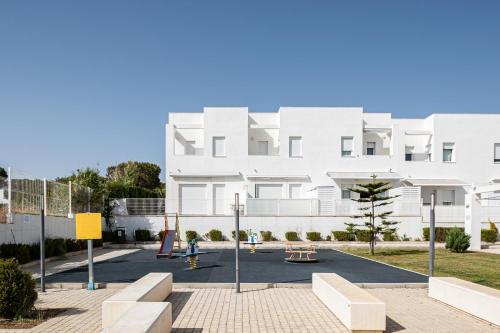 CASA LA PLAYA-CONIL Vacaciones de Lujo en Conil con Todas las Comodidades NETFLIX-HBO-DISNEY-CANALES DE FUTBOL-WIFI ALTA VELOCIDAD-SMART TV 65"-ALEXA