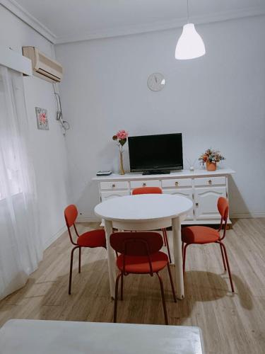 8 mins walk to Train Station Low Cost Youth Hostel