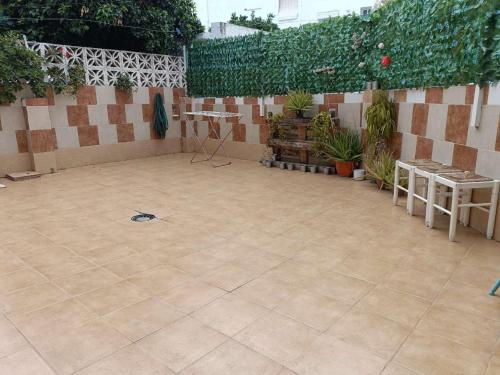 8 mins walk to Train Station Low Cost Youth Hostel