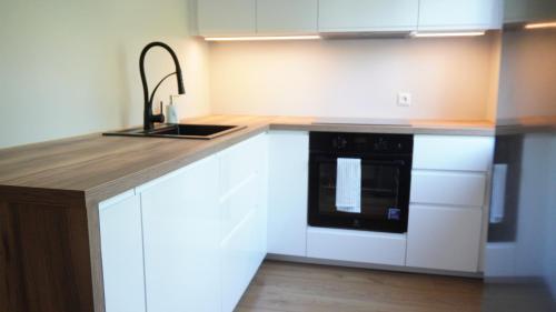 Kuchyň nebo kuchyňský kout v ubytování Apartment near city centre