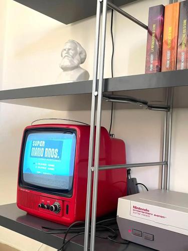 an old red tv sitting on a shelf at The Hamilton House in Florence