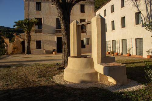 Το κτήριο όπου στεγάζεται  the country house