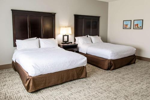 Letto o letti in una camera di Hampton Inn & Suites Effingham