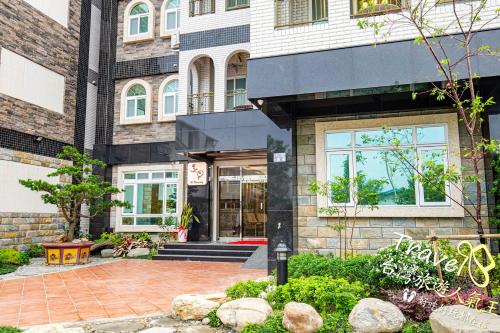 Edificio con escalera delante en 還早文旅, en Taitung