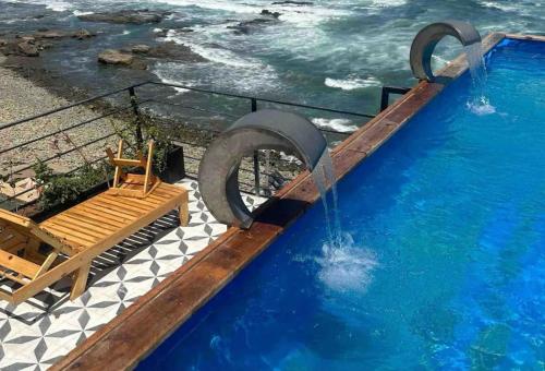 Hồ bơi trong/gần Maison charmante avec une vue direct sur la mer