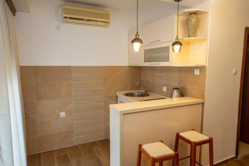 Kuhinja ili čajna kuhinja u objektu Apartments Milla