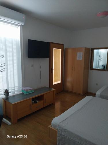 Postel nebo postele na pokoji v ubytování Apartmani Liberan Neum