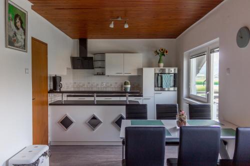 Η κουζίνα ή μικρή κουζίνα στο Hanzi Holiday Home