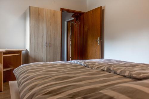 Ένα ή περισσότερα κρεβάτια σε δωμάτιο στο Hanzi Holiday Home