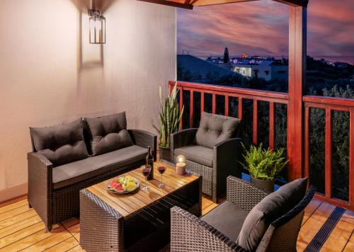 Χώρος καθιστικού στο Harmony Sea View Apartment
