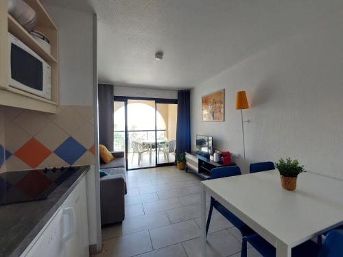 Kuchyňa alebo kuchynka v ubytovaní CASA MORENA - vue mer