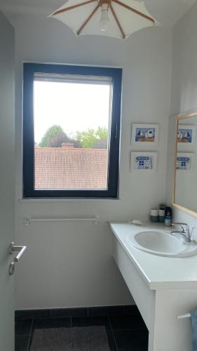 Photo de la galerie de l'établissement Chambre à la campagne proche des grands axes - Espace travail et détente, à Sainghin-en-Mélantois