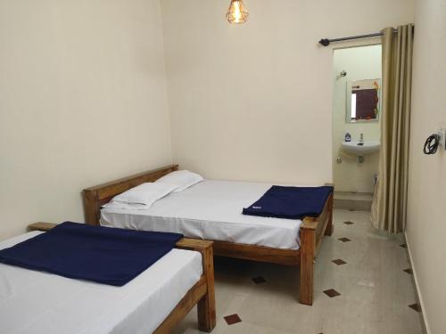 Postel nebo postele na pokoji v ubytování Nest Inn Service Rooms