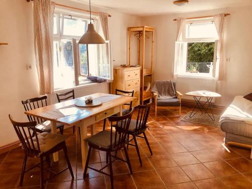 Klidná chaloupka u lesa v Orlických horách