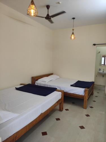 Postel nebo postele na pokoji v ubytování Nest Inn Service Rooms
